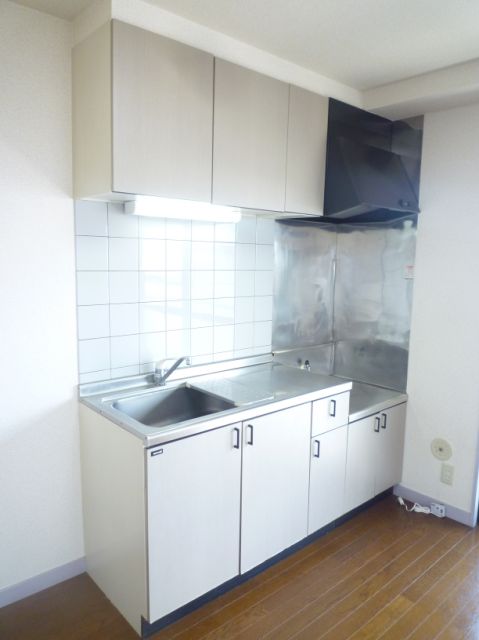 Kitchen. 2-neck is a gas stove can be installed.