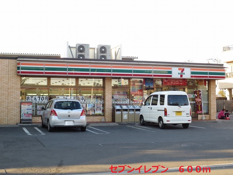 Convenience store. 600m to Seven-Eleven (convenience store)