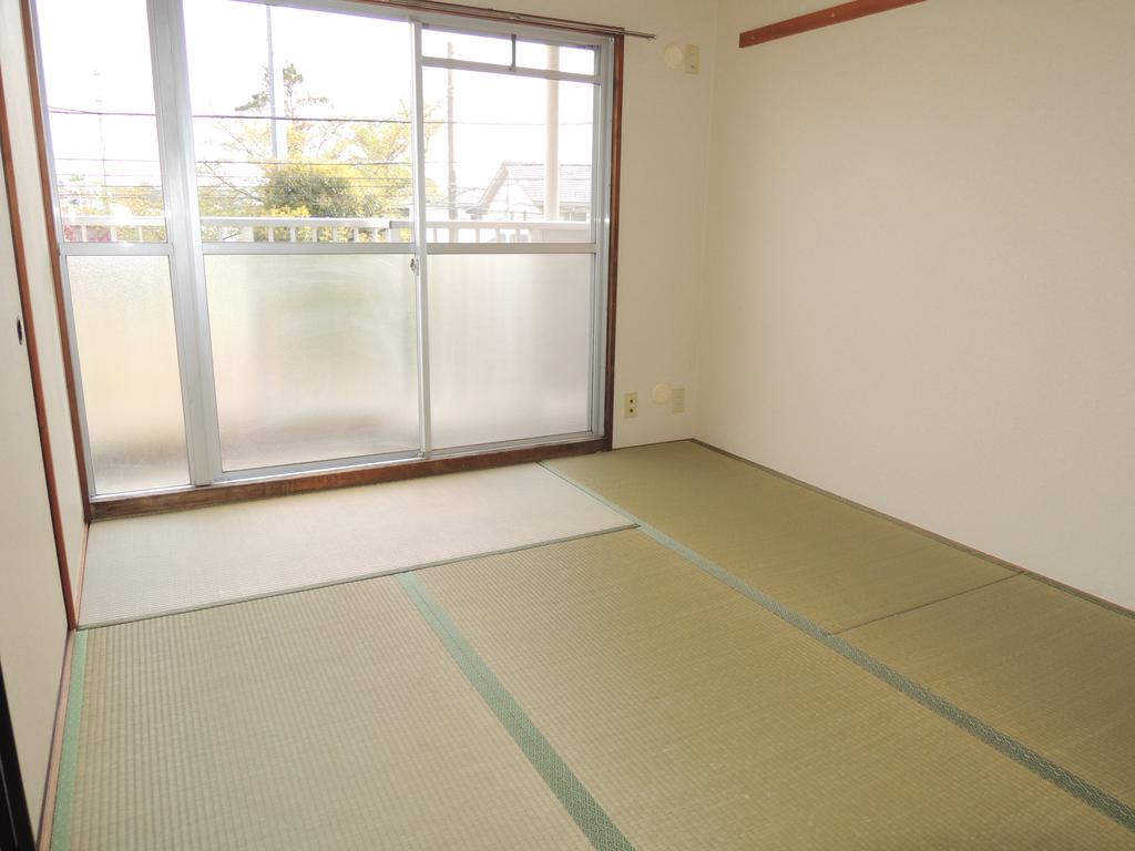 Living and room. South Japanese-style room. Bright is. 