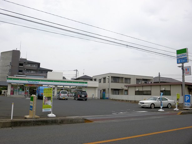 Convenience store. FamilyMart 360m to Hongo Saitama Minamiten (convenience store)