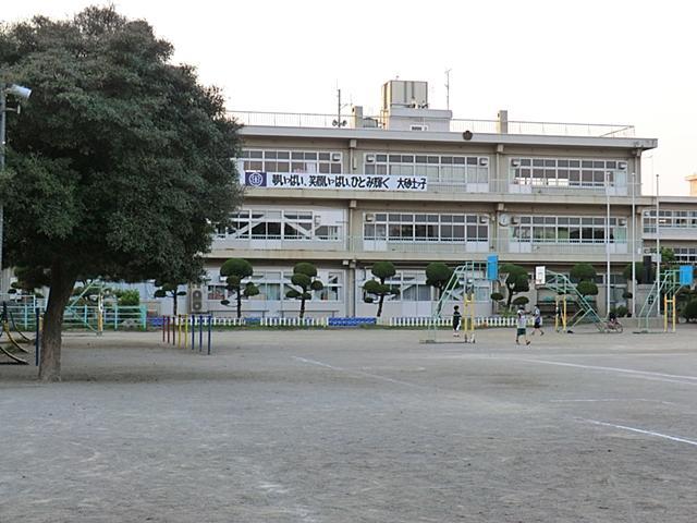 Primary school. 1200m until Daisuna soil elementary school