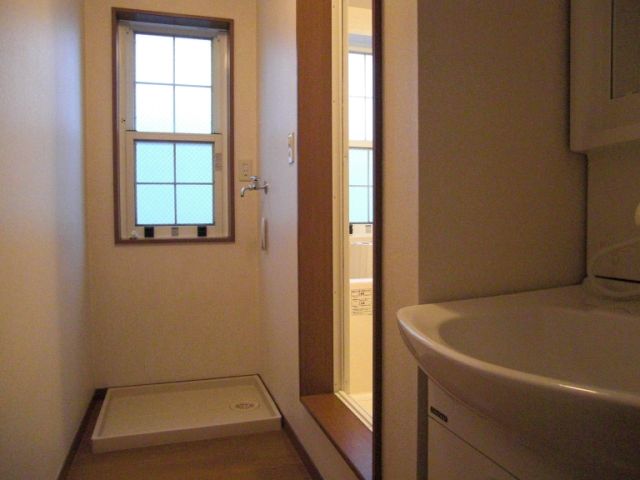Washroom. You shy windows up to the dressing room.