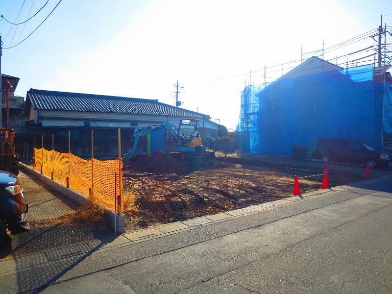 Local photos, including front road. Local (12 May 2013) Shooting