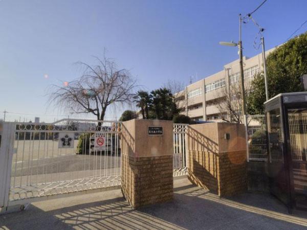 Primary school. Elementary school to 65m Saitama Municipal Higashionari Elementary School