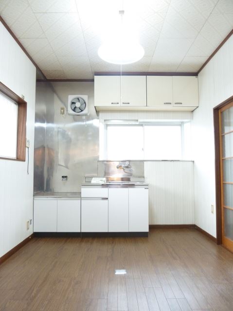 Kitchen. Spacious kitchen!