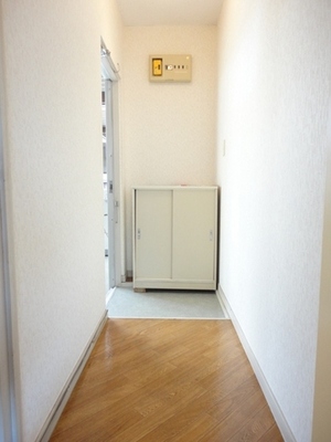 Entrance. It is safe even when a little of visitors because of the entrance hall