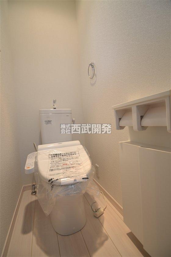 Toilet. 5 Building toilet (November 2013) Shooting