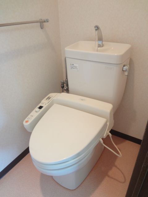 Toilet. It is with Uosshuretto