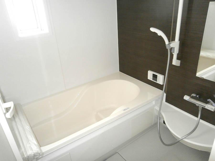 Bathroom. Was building completed. Such as the actual image from per yang, We have to wait all the time so you can see directly. 