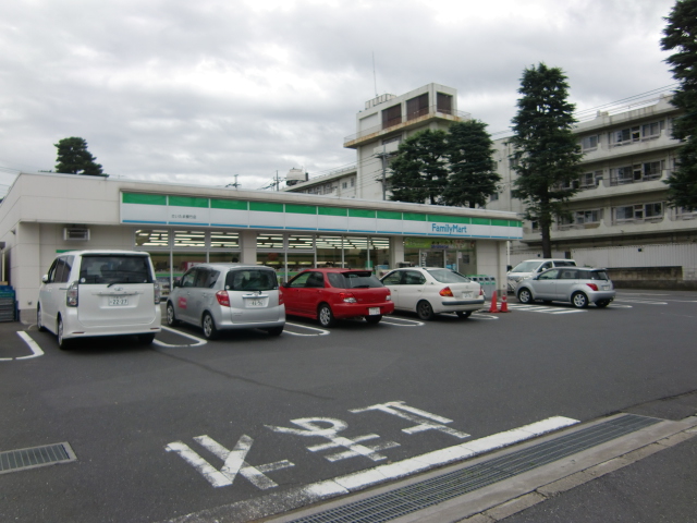 Convenience store. FamilyMart Saitama Uetake store up (convenience store) 207m