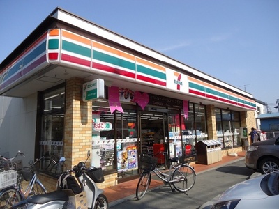 Convenience store. 280m to Seven-Eleven (convenience store)