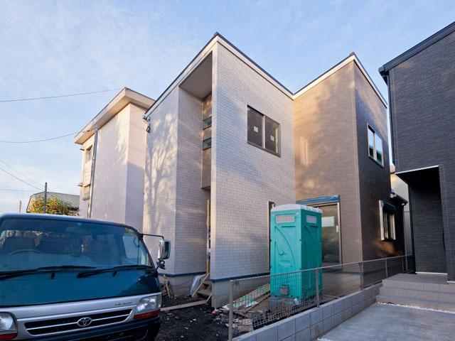 Local appearance photo. Local (12 May 2013) Shooting