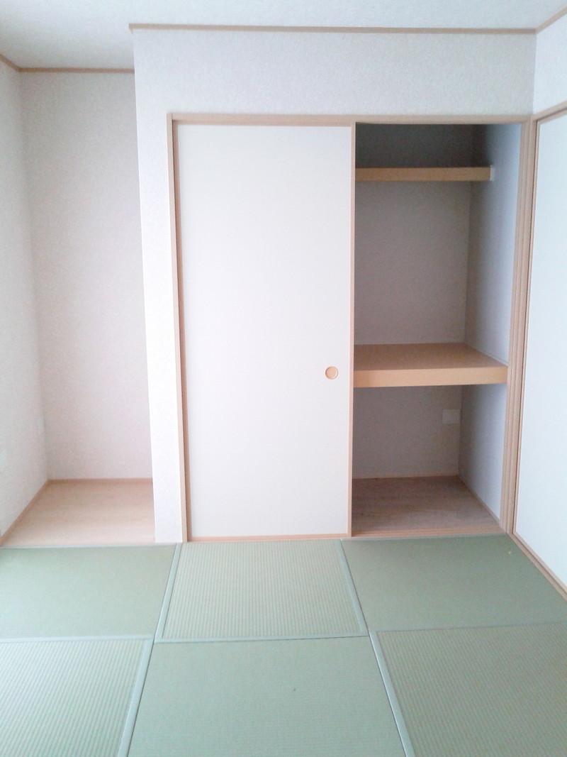 Other introspection. Japanese style room
