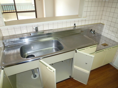 Kitchen. Two-burner stove installation Allowed