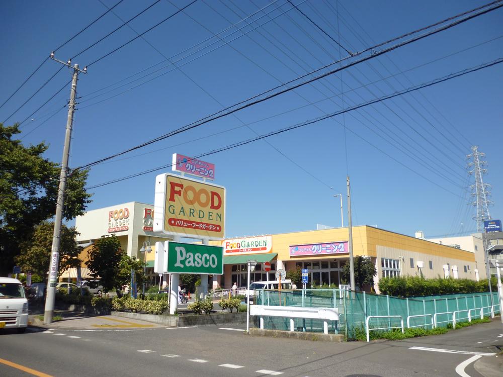 Supermarket. 250m to Value Food Garden