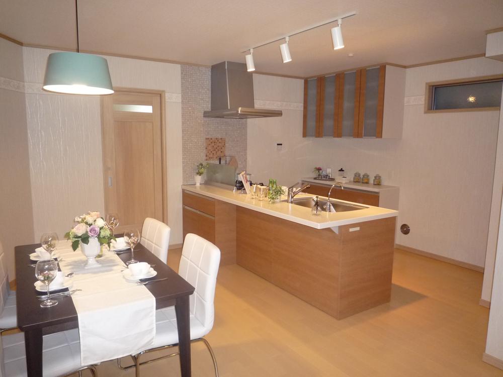 Kitchen. 5 Building open kitchen.  Full of sense of openness, Kitchens feature-rich, Dishwasher, Water filter, Cup board is standard equipment. 