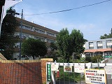 Primary school. Uetake up to elementary school (elementary school) 420m