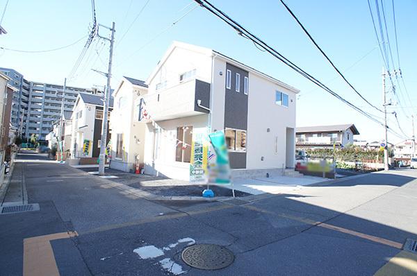 Local photos, including front road. Local (12 May 2013) Shooting