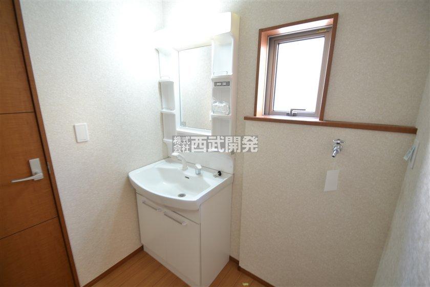 Wash basin, toilet. 7 Building wash basin (September 2013) Shooting