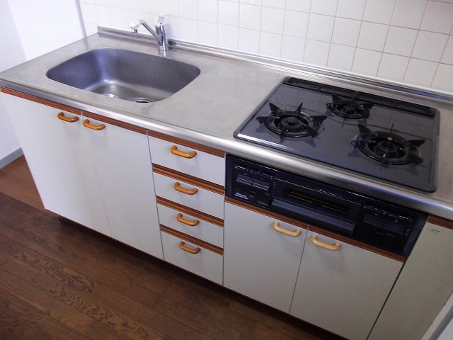 Kitchen. 3-burner stove system Kitchen