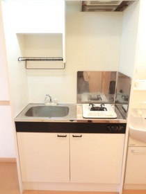 Kitchen. 1-neck with gas stove