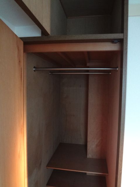 Receipt. There is a depth center pipe is equipped with two upper closet! 