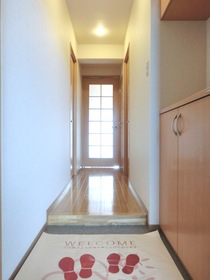 Entrance. The length from the entrance ~ Corridor have