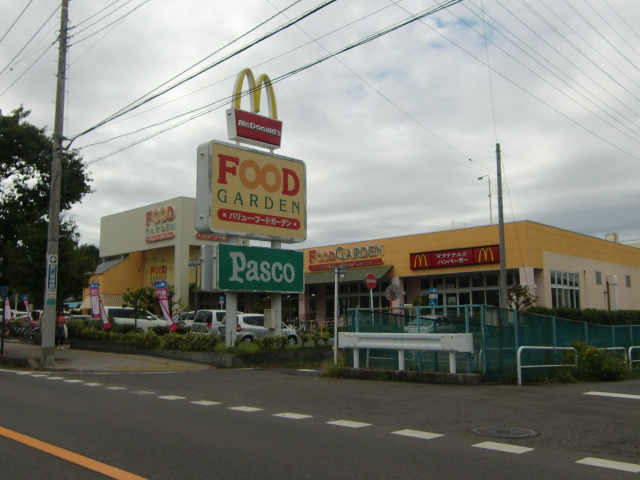 Supermarket. 411m until the Food Garden Miyahara east exit store (Super)