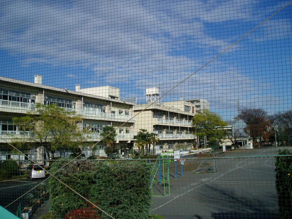 Junior high school. 150m to Miyahara Junior High School