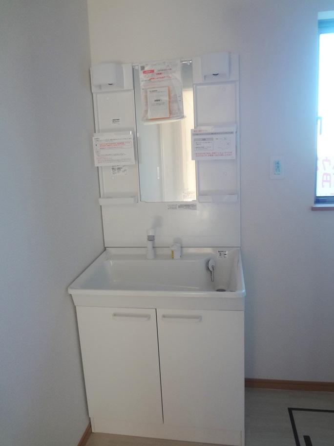 Wash basin, toilet. Indoor (12 May 2013) Shooting