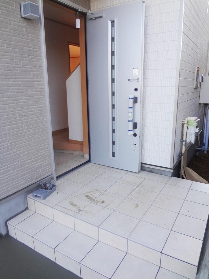 Entrance. Local (12 May 2013) Shooting