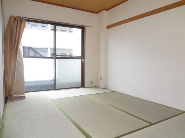 Living and room. It is settle tatami rooms