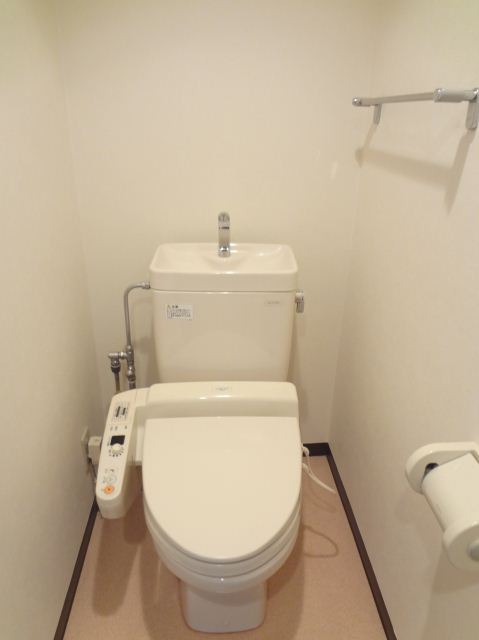 Toilet. It is with Uosshuretto