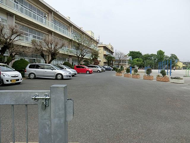 Primary school. 277m until the Saitama Municipal Miyahara Elementary School