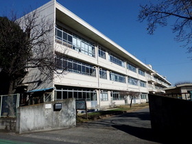 Primary school. Daisuna soil 590m up to elementary school (elementary school)