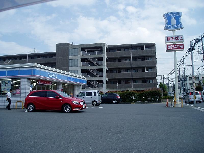 Convenience store. 280m to Lawson