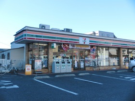 Convenience store. Seven-Eleven (convenience store) to 350m