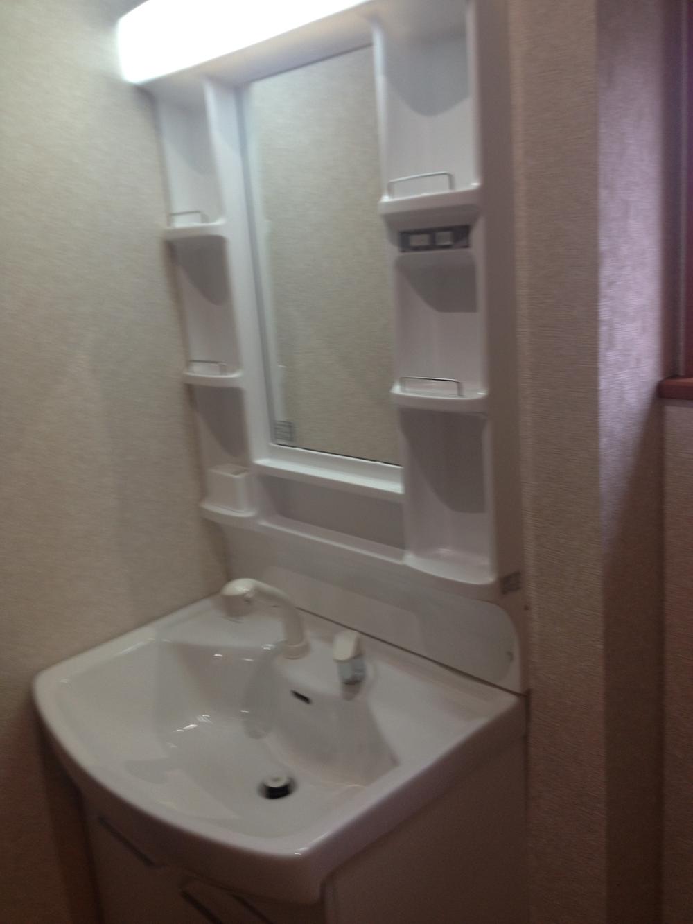 Wash basin, toilet. Indoor (11 May 2013) Shooting