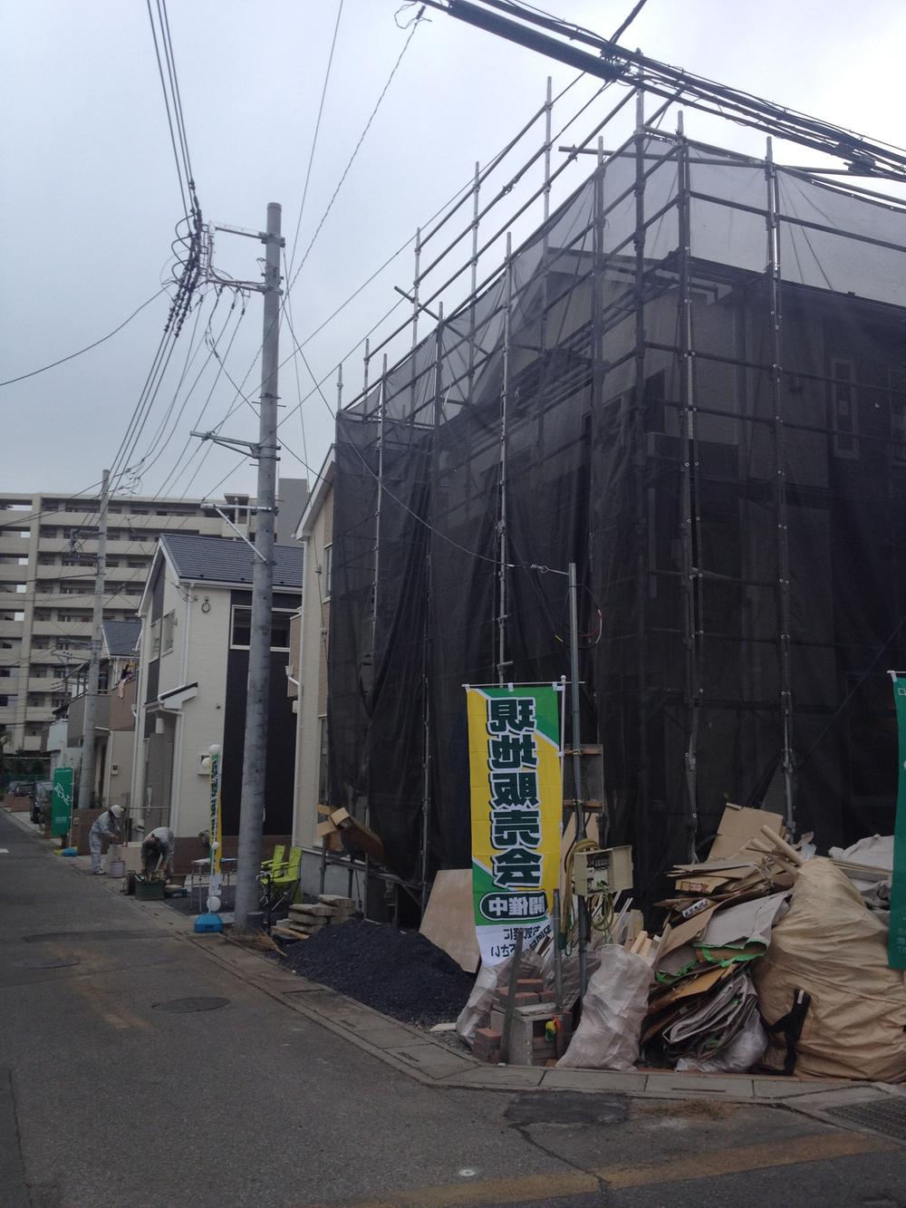 Toilet. Local (11 May 2013) shooting all three buildings acclaimed in subdivision