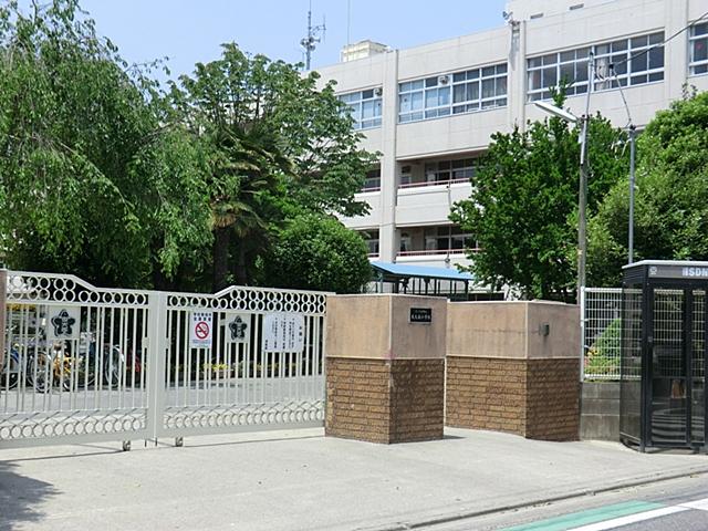 Primary school. 920m until the Saitama Municipal Higashionari Elementary School