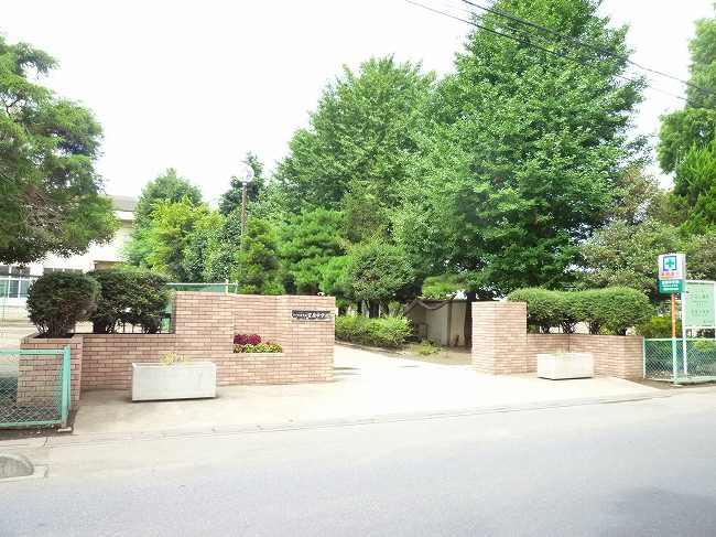 Junior high school. 820m until the Saitama Municipal Miyahara Junior High School