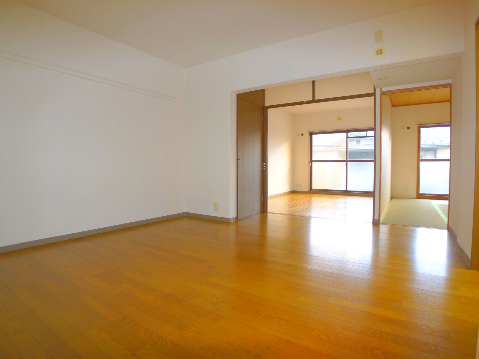 Living and room. living ~ Western style room ・ Japanese-style room