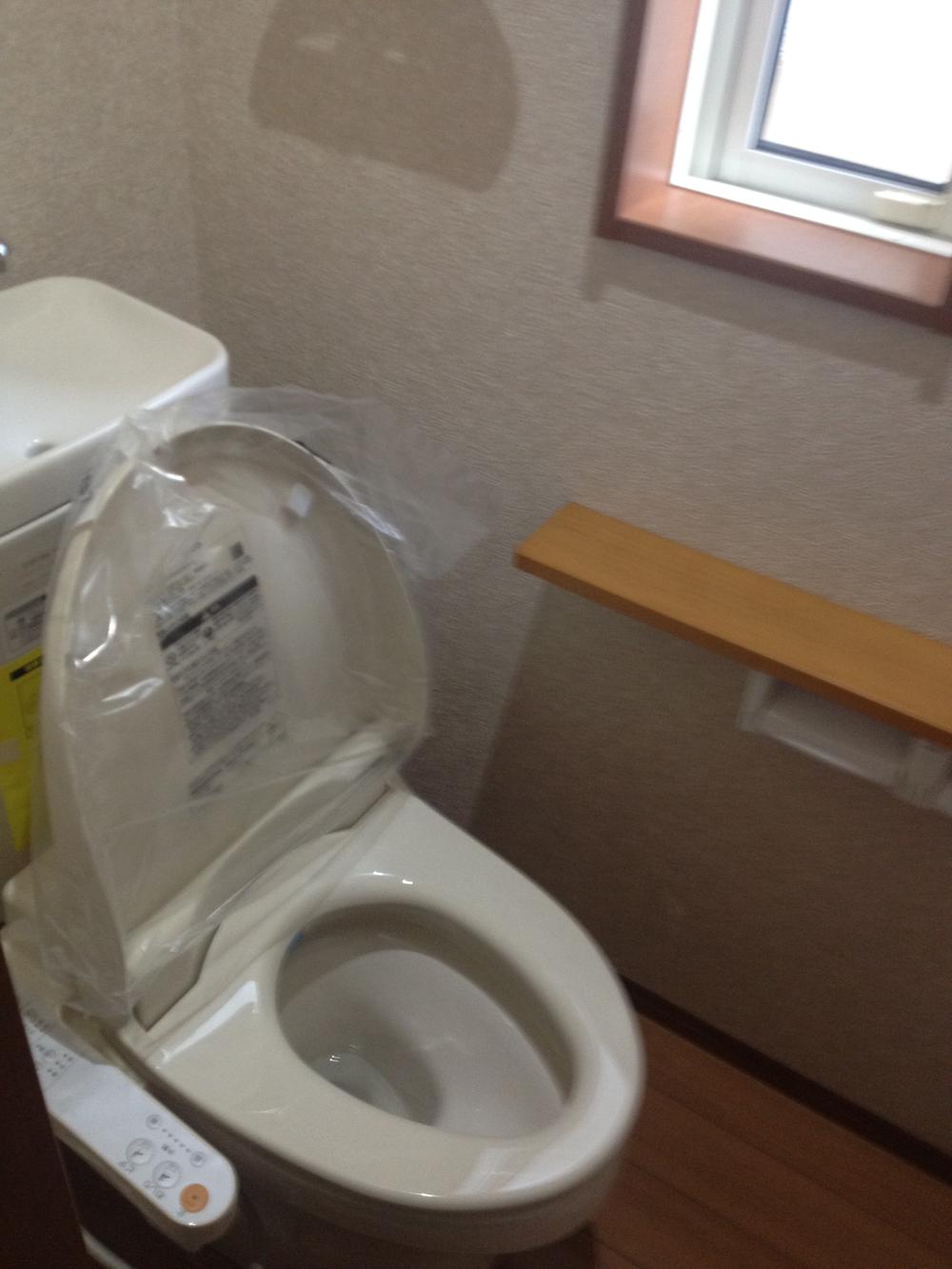 Toilet. Local (11 May 2013) Shooting