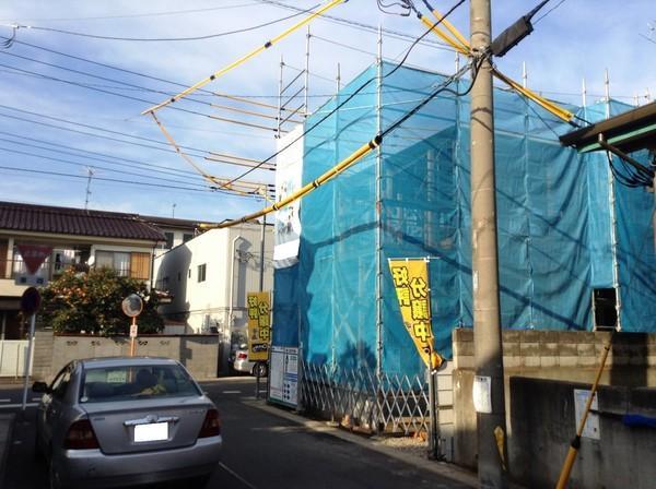 Local photos, including front road. Local (11 May 2013) Shooting