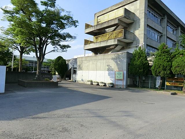 Junior high school. 1000m until the Saitama Municipal peace junior high school