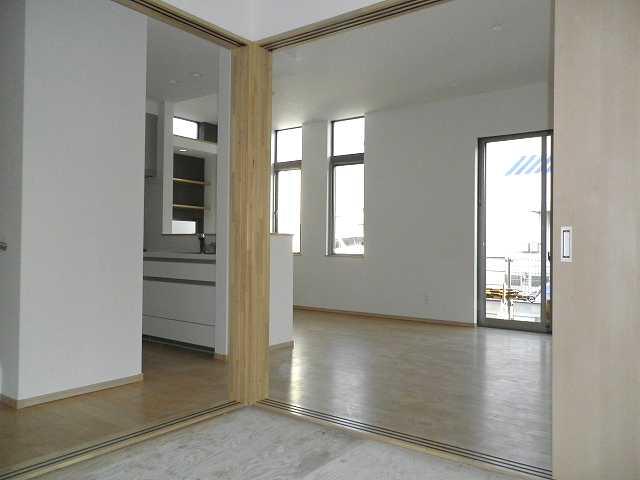 Living.  ◆ By opening the 4.5 Pledge of Japanese-style room, The spacious space 