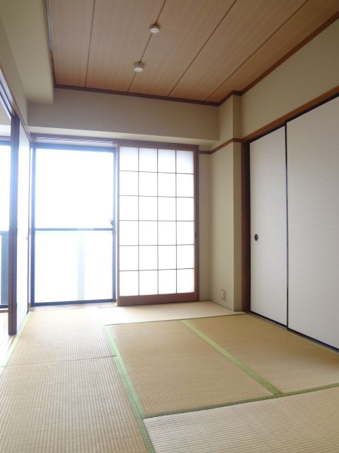 Living and room. It is settle tatami rooms