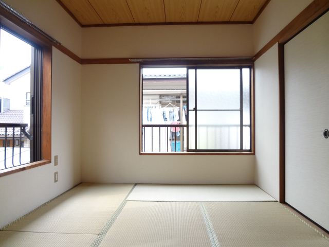 Living and room. It is settle tatami rooms