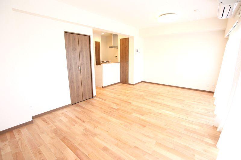 Living. Adopt a natural solid wood flooring.