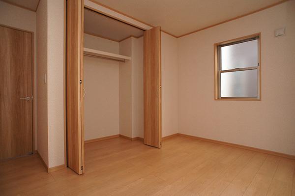 Non-living room. 1 Building